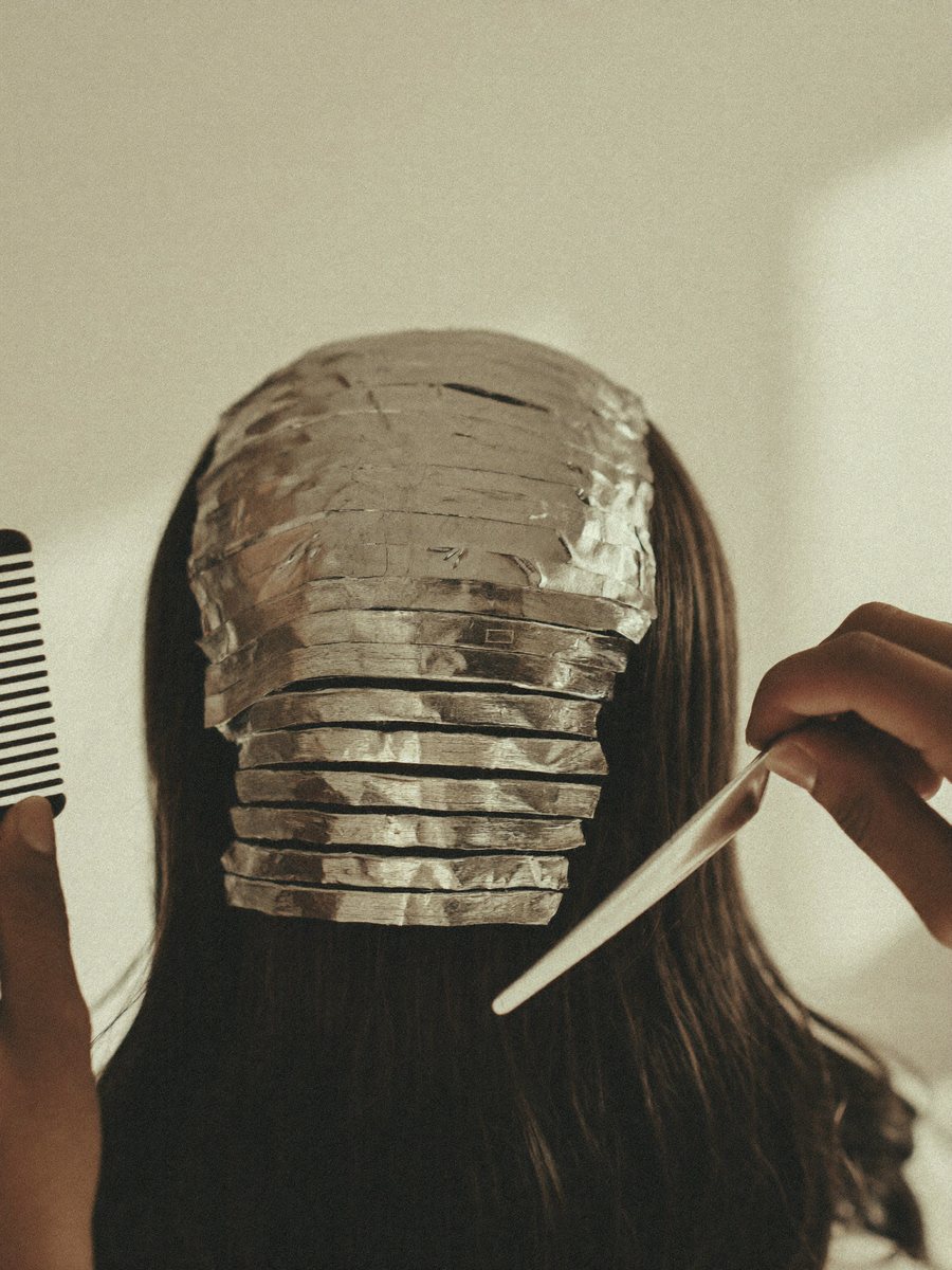 Fine highlighting foils placed at the root